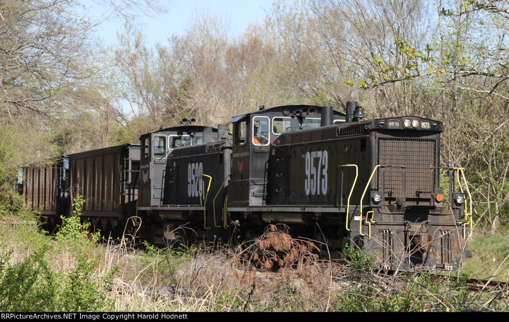 LRS 9573 & 9528 bring a load of empty coal hoppers into town